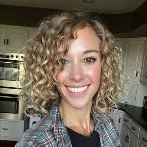 Meet your Posher, Abby